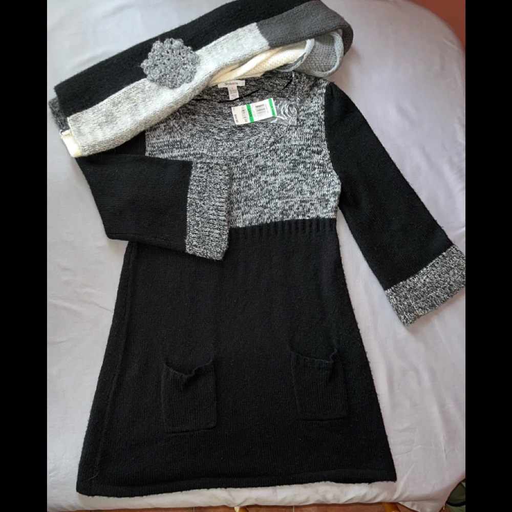 STYLE & CO acrylic, nylon, & wool Sweater w/ matching removable Scarf